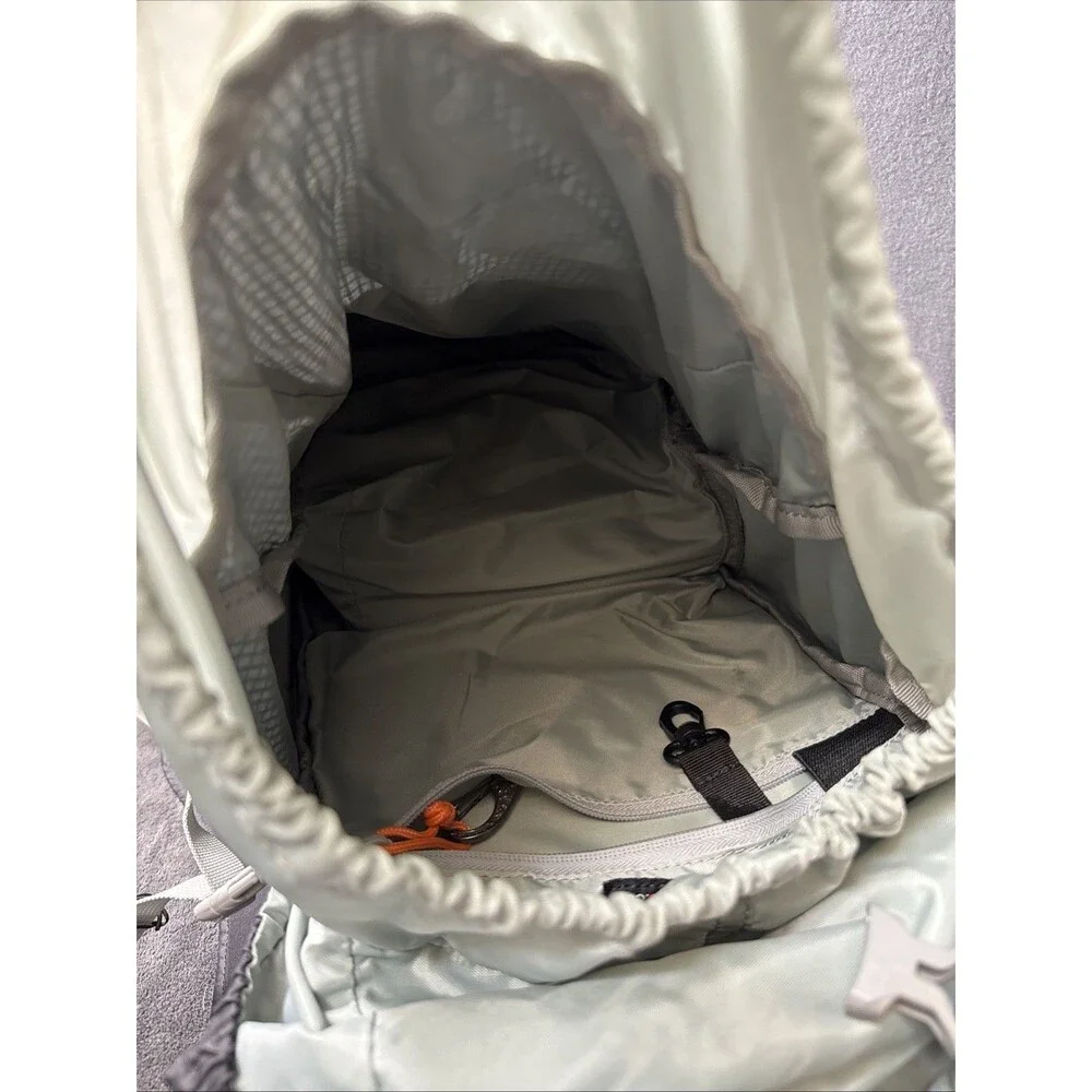 Lowepro please see